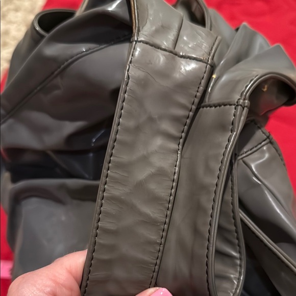 Vintage VALENTINO Nuage Large Bow Patent Leather Shiny Gray Tote w/Red Dust Bag - Picture 16 of 16